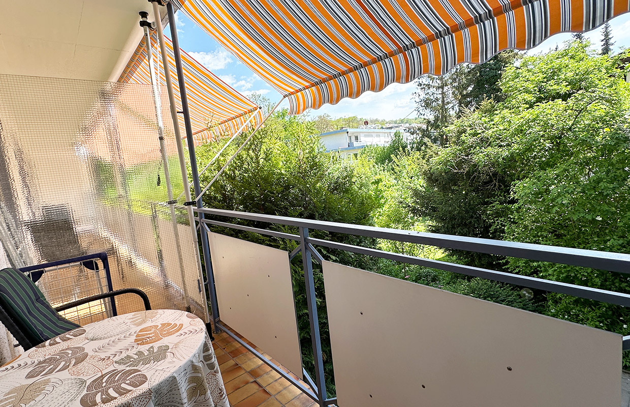 Balkon mit Blick in den Garten